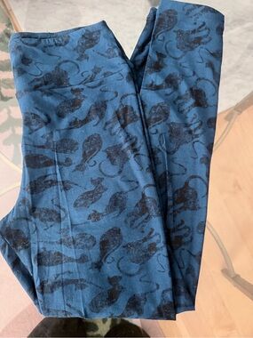 LuLaRoe Teal Blue Leggings with Black Cat Print